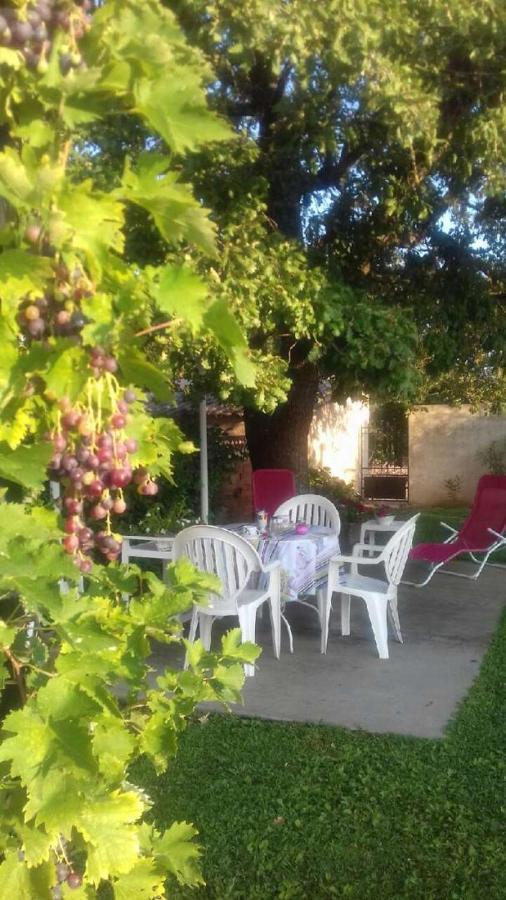 Chambre Du Raisin Puyricard Exterior foto